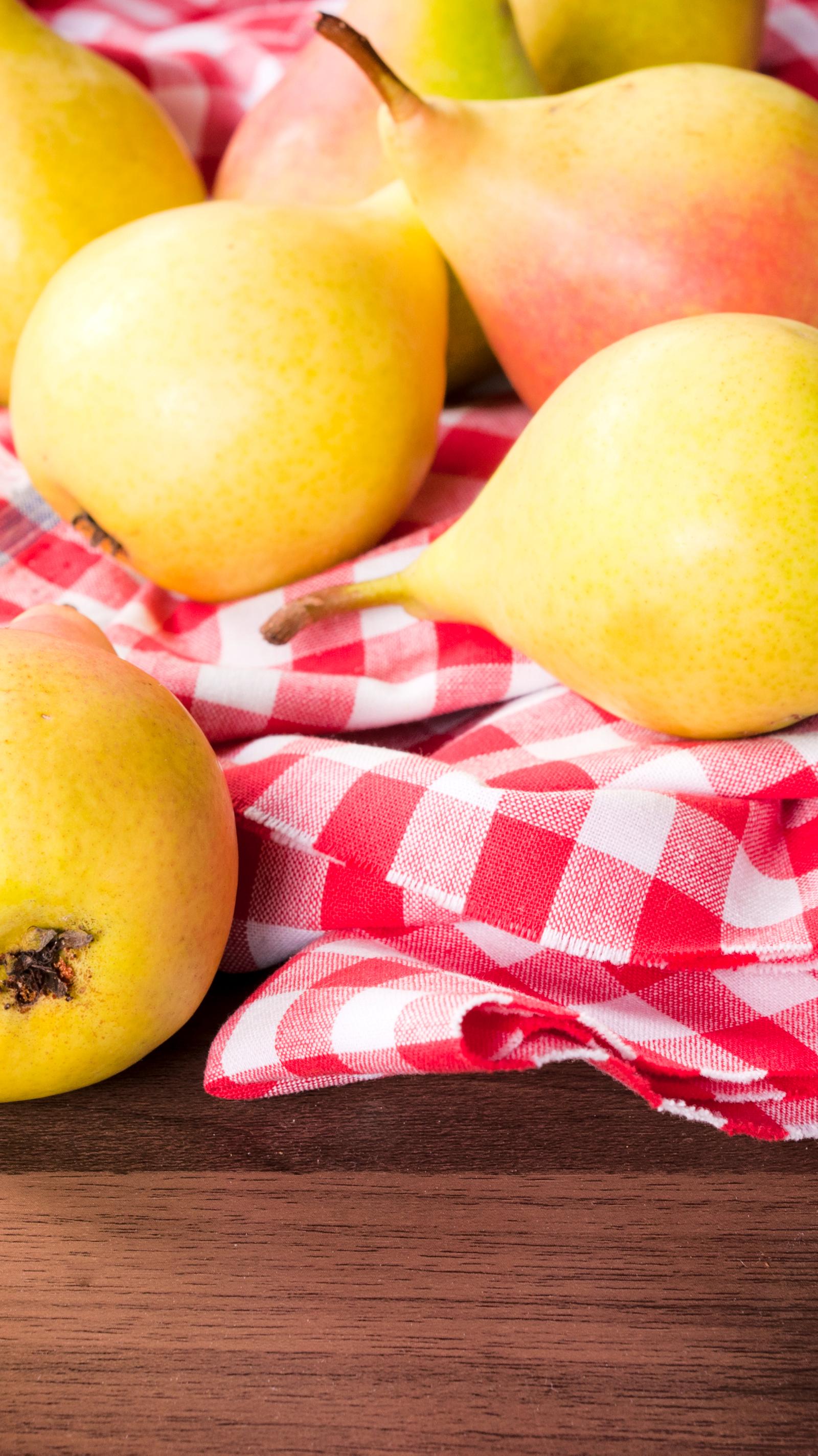 Fresh Finds: The Best Upper East Side Farmers Markets and What’s in Season Now