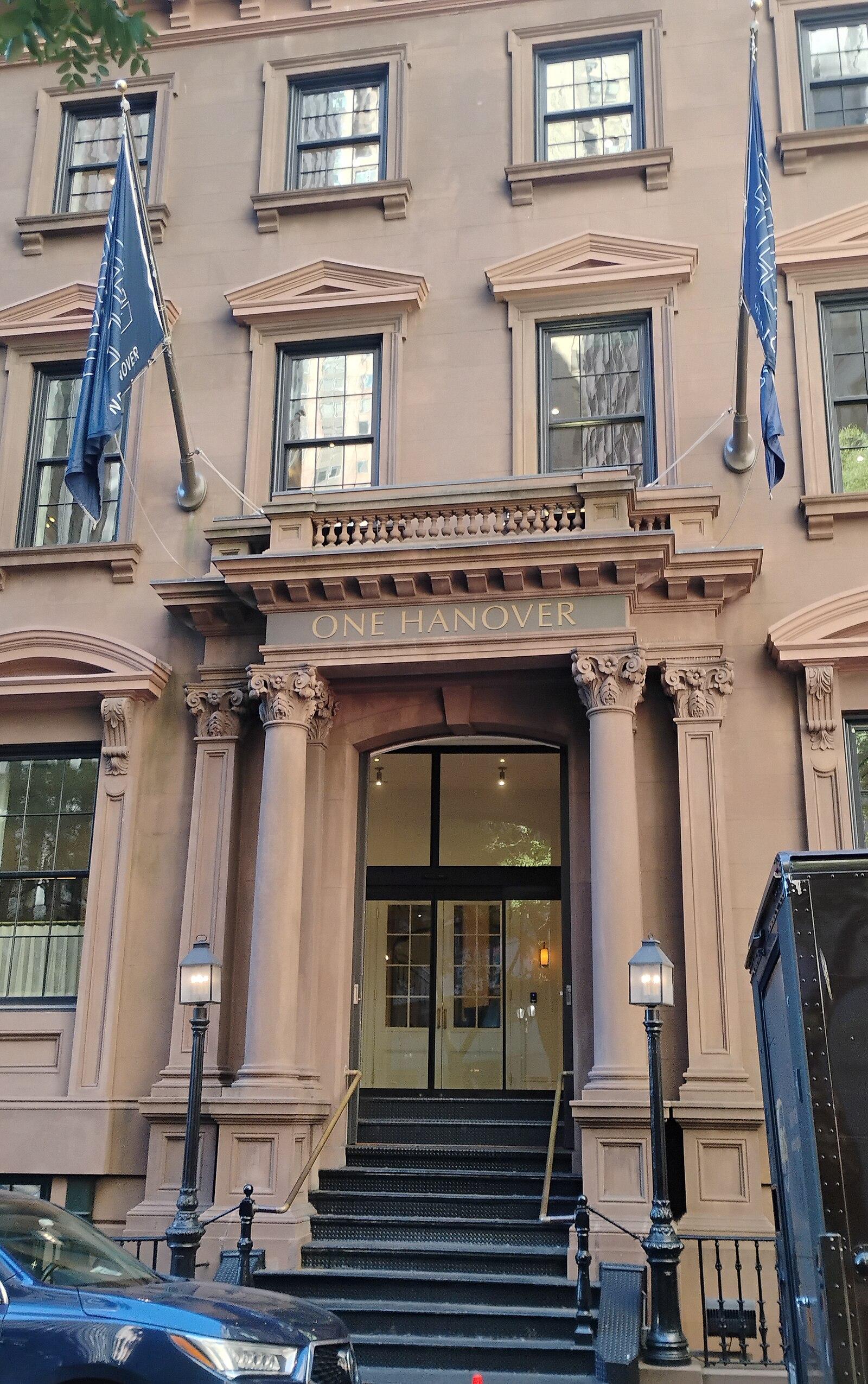 Walking in the Financial District (4)