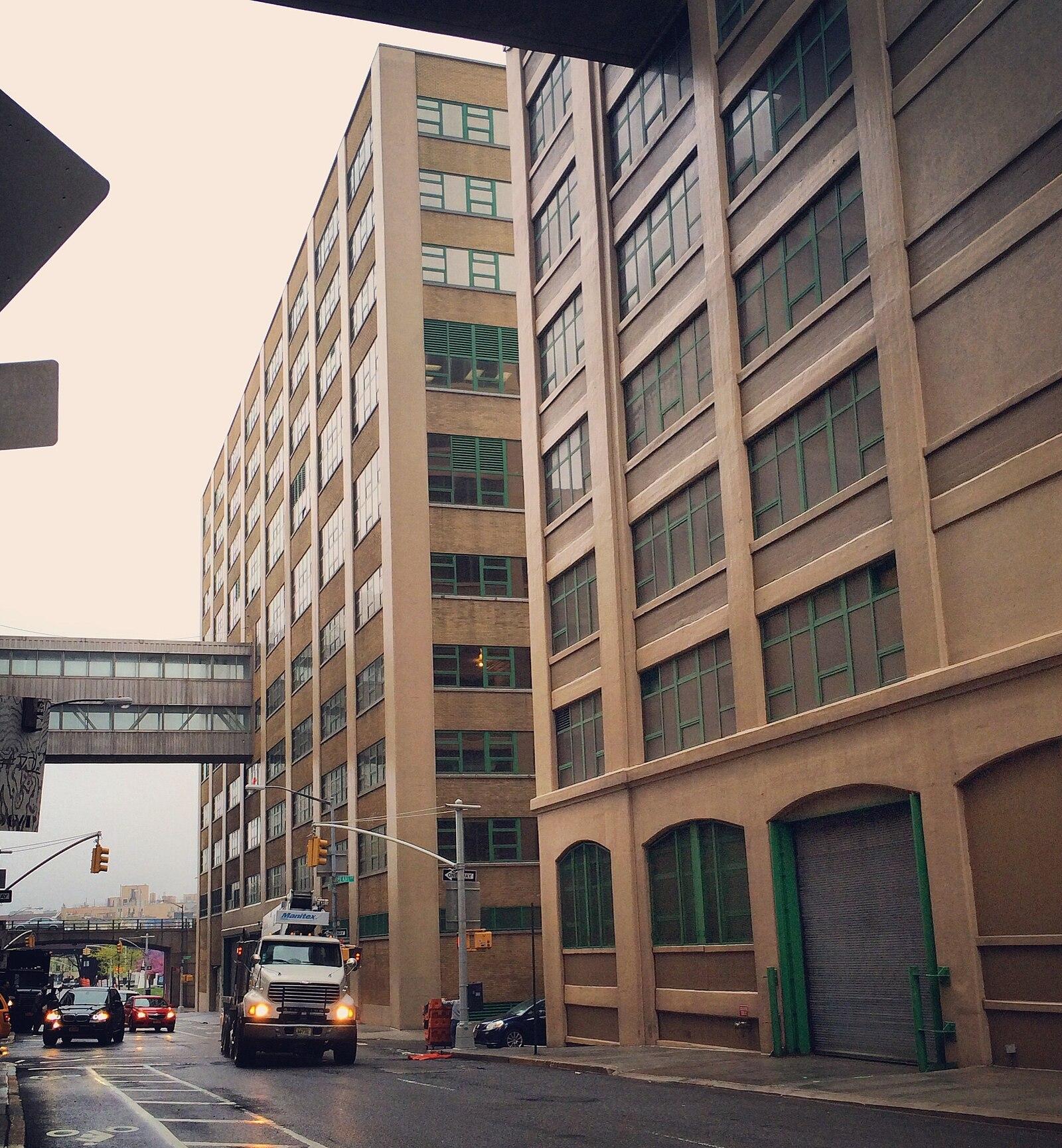Dumbo Heights (14077583661) (cropped)