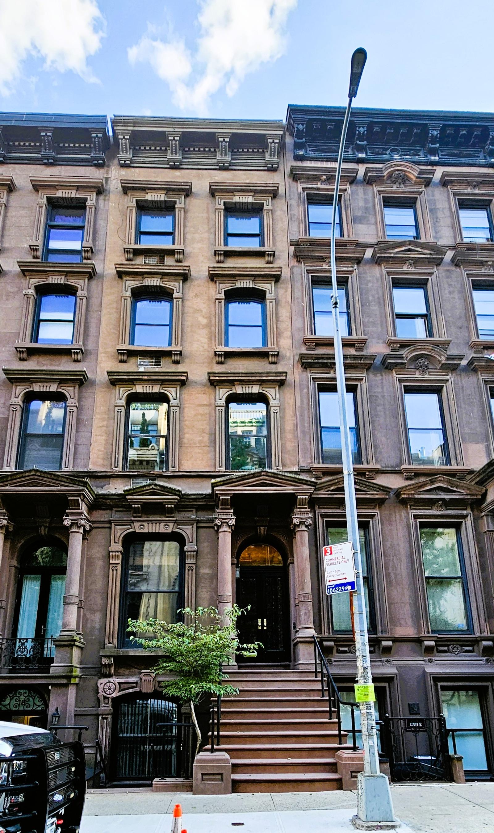 Rezidence Edie Sedgwick na Upper East Side (16 East 63rd Street)