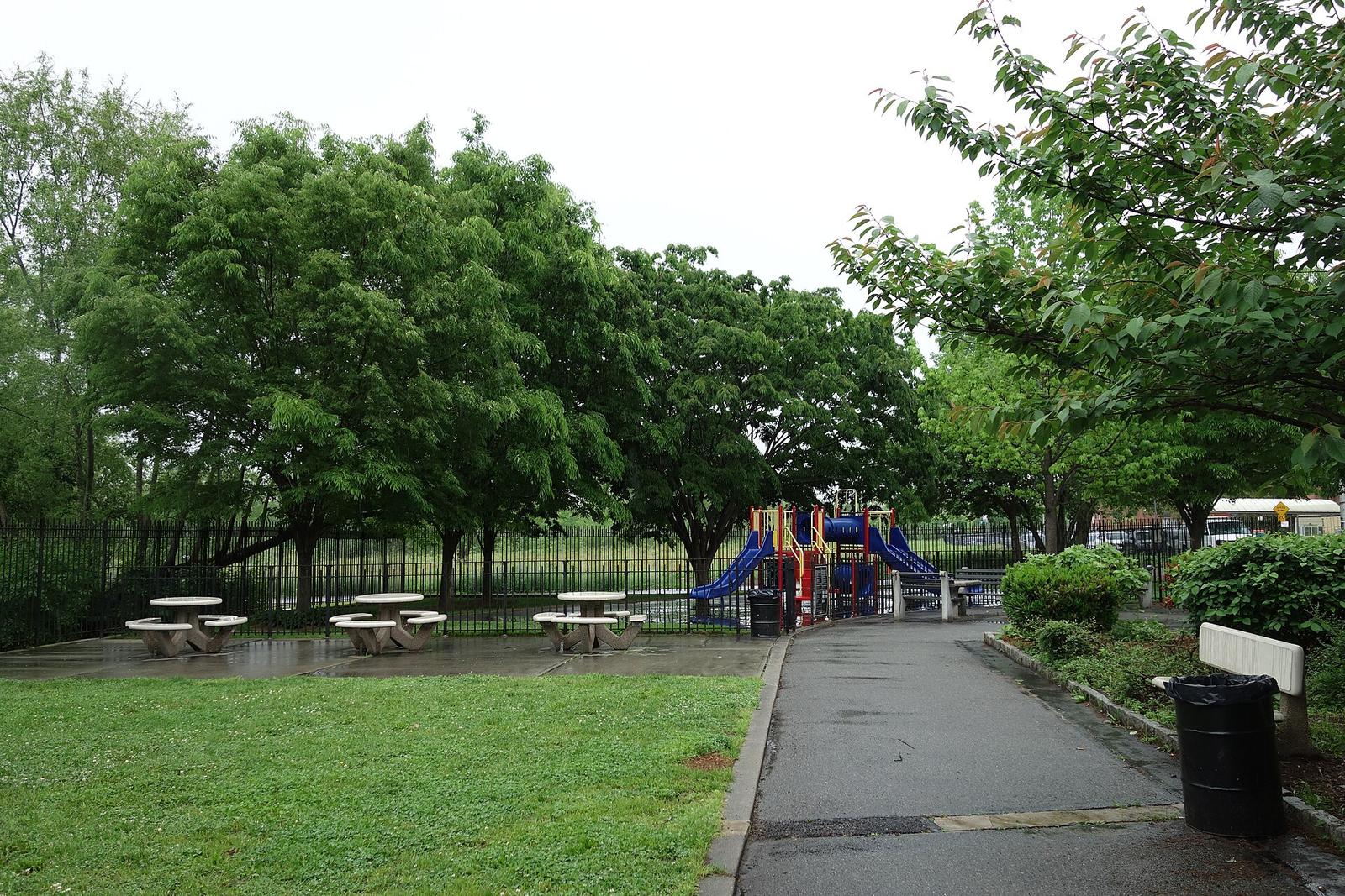 Main St 56th Av td 29 Kissena Corridor Pk W